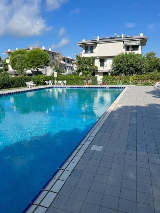 Villa A Due Piani Con Giardino E Piscina دونا فيردي المظهر الخارجي الصورة