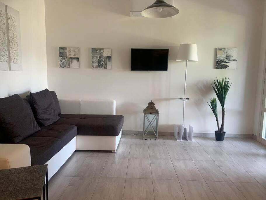 Villa A Due Piani Con Giardino E Piscina دونا فيردي المظهر الخارجي الصورة